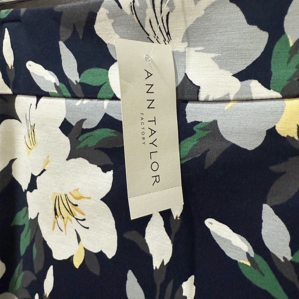 Ann Taylor Factory Floral Pencil Skirt - Navy and White - Picture 2 of 8